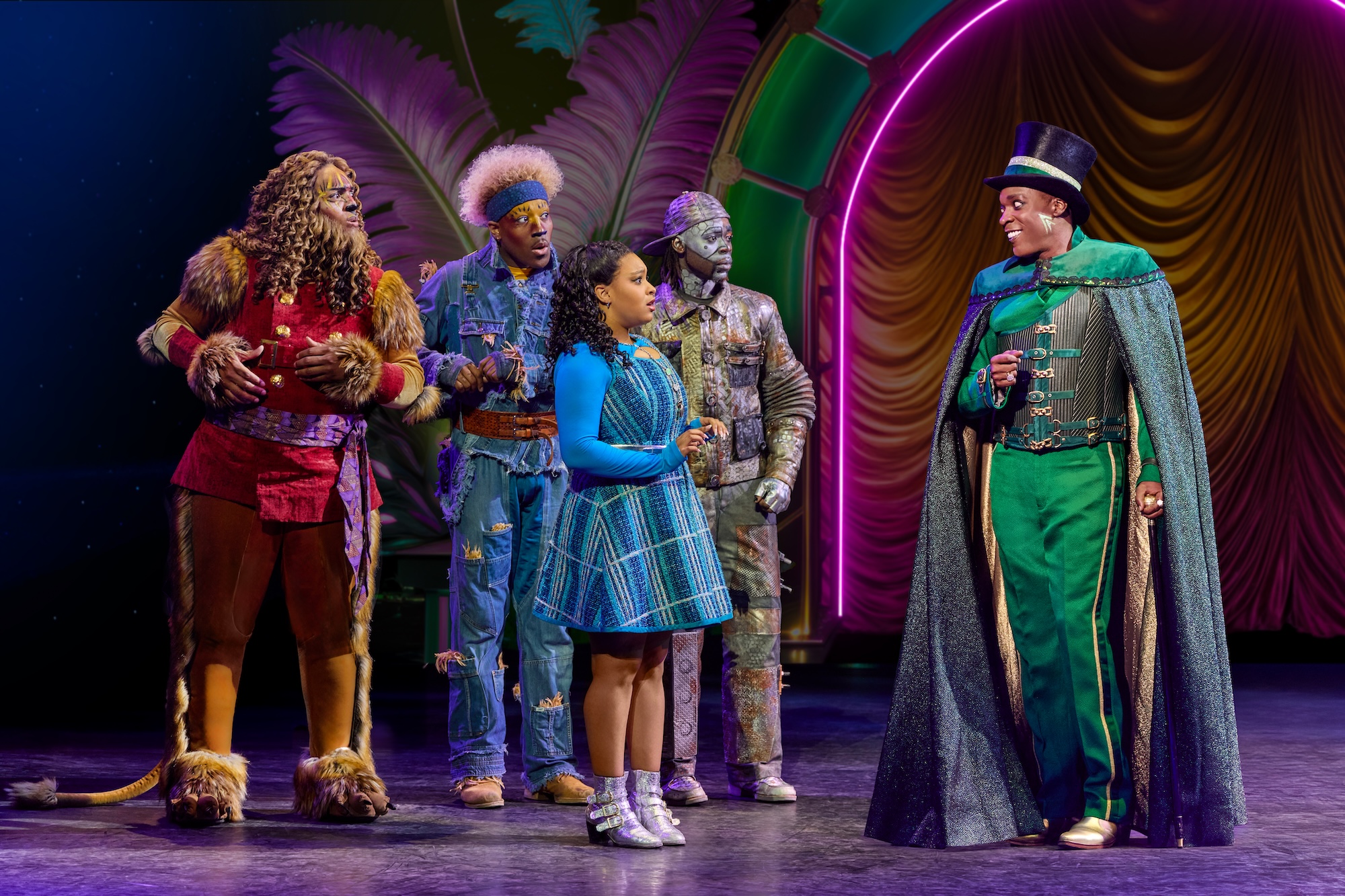 The cast of the Wiz onstage with the Wizard of Oz