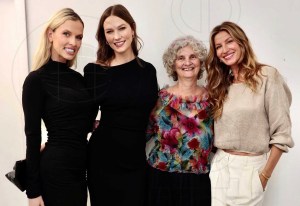 Photo of model Karlie Kloss, her sister Kimberly, singer Gloria Estefan, model Gisele Bündchen, and Lotus House women's shelter founder Constance Collins posing together in formalwear