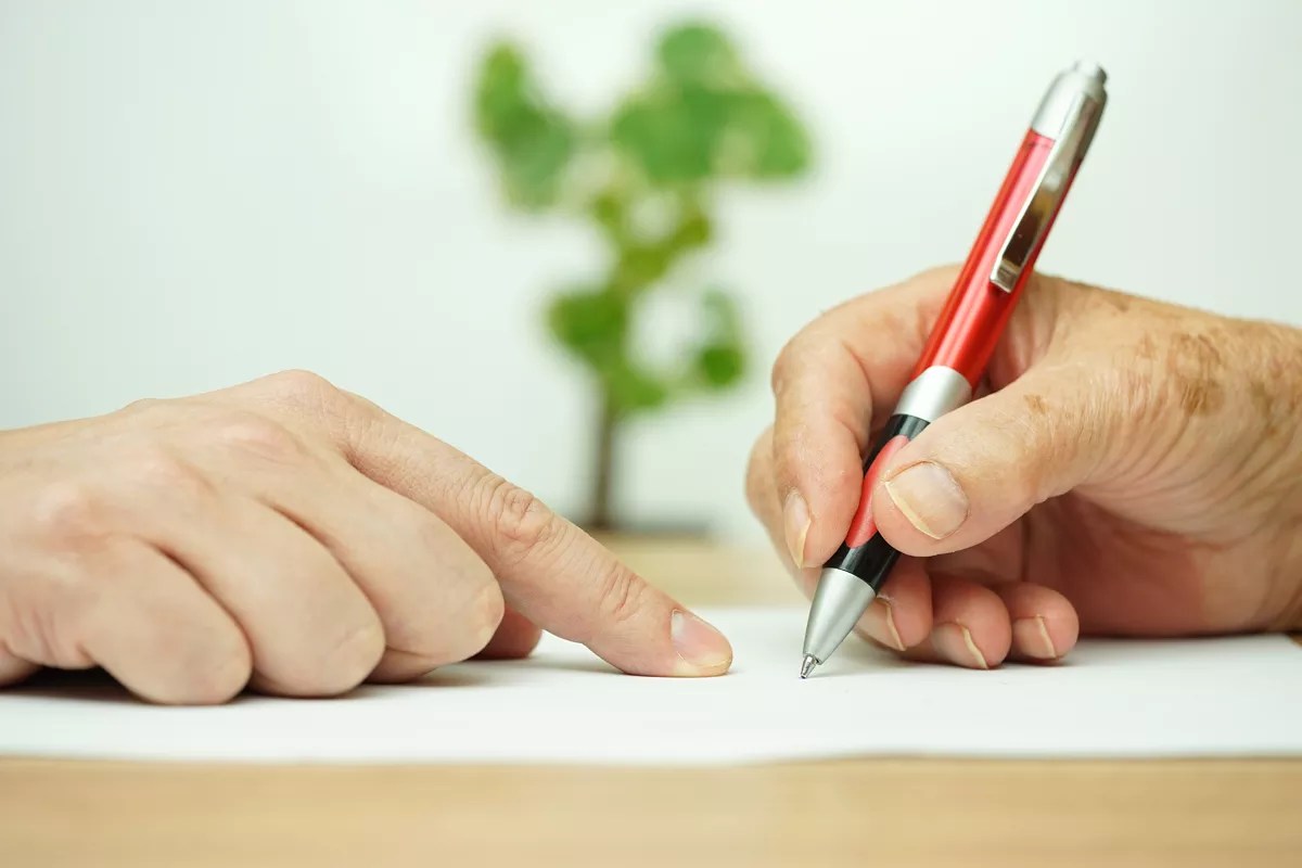 Miami Cop Made Himself Sole Beneficiary of Old Man’s Will After 911 Call for Help