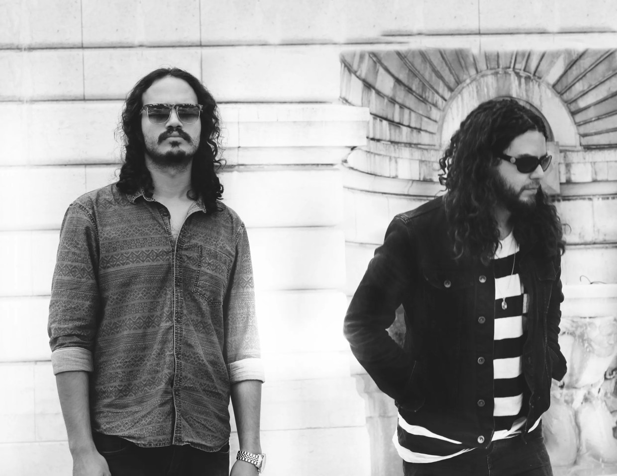 Austin Rock Duo Ancient River Masterfully Multitasks Onstage