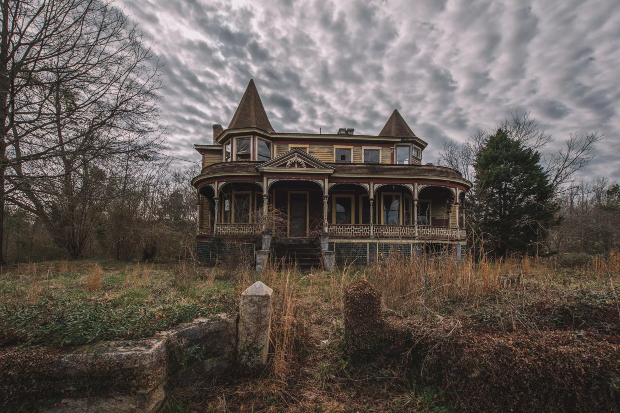 A Miami Urban Explorer Photographed Abandoned Mansions Across the South