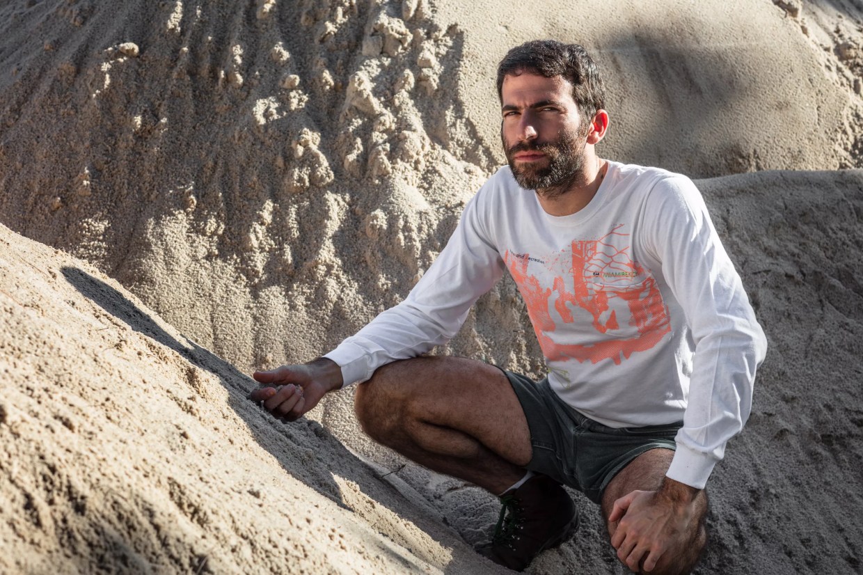 Misael Soto’s Installation <i>Sand</i> Tackles Sea-Level Rise in Miami Beach