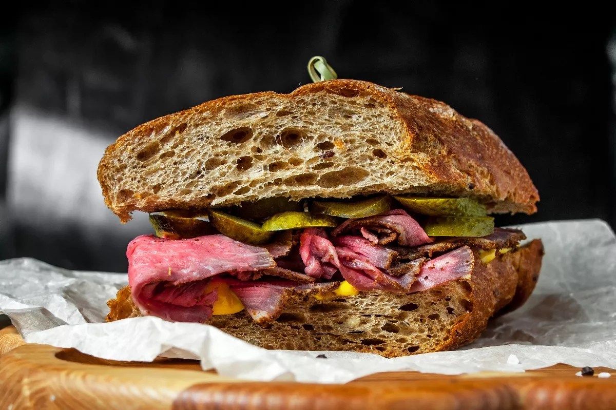 The Lincoln Eatery Opens With Cake Thai, Gaijin Izakaya, and Kosher Pastrami