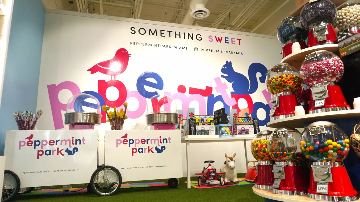 Peppermint Park Opens a Cotton Candy and Froyo Stand at Aventura Mall