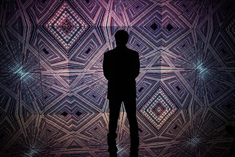 Immersive Exhibition by Refik Anadol Creates Feeling of “Borderless Time and Space”