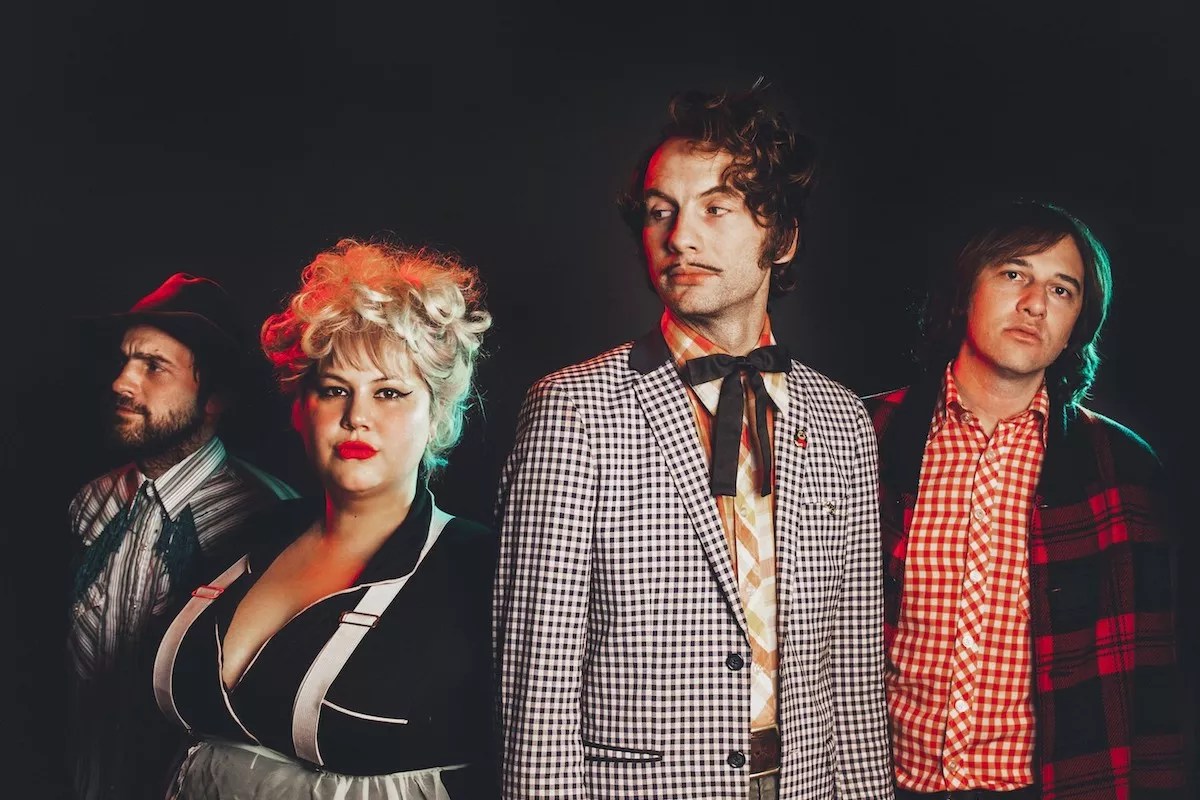 Shannon and the Clams Make Their Arena Debut With the Black Keys and Modest Mouse