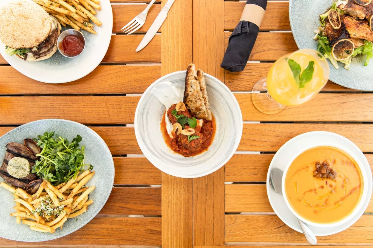 Traymore at the Como Metropolitan Reopens With a Bistro-Style Menu