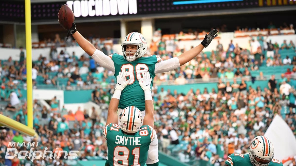 Dolphins Tight End Mike Gesicki Made the Sickest Catch in Win Over Bengals