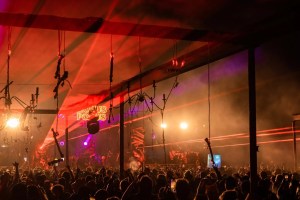 Picture of a rave in Miami in a warehouse.