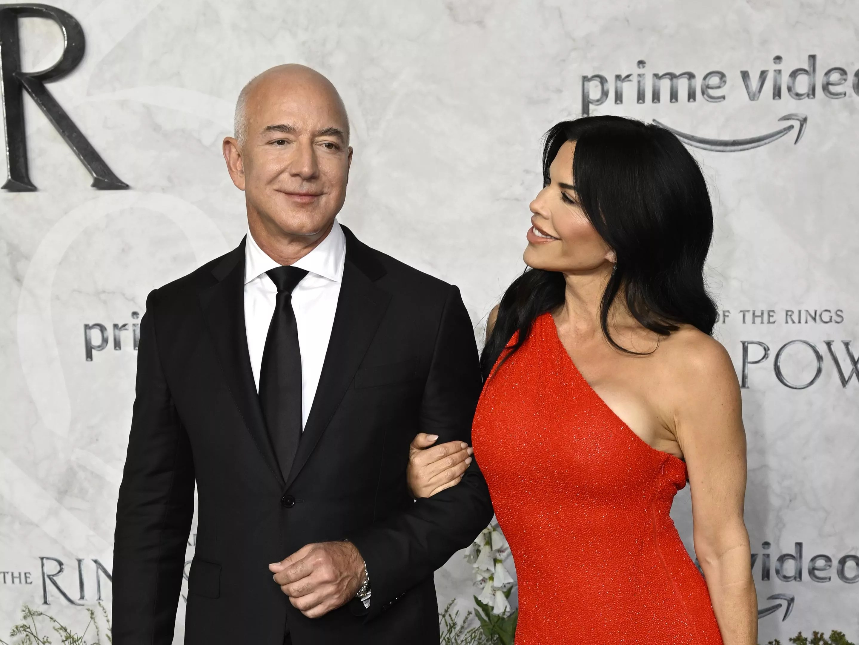 Billionaire Jeff Bezos and his girlfriend, Lauren Sanchez, at a red-carpet event