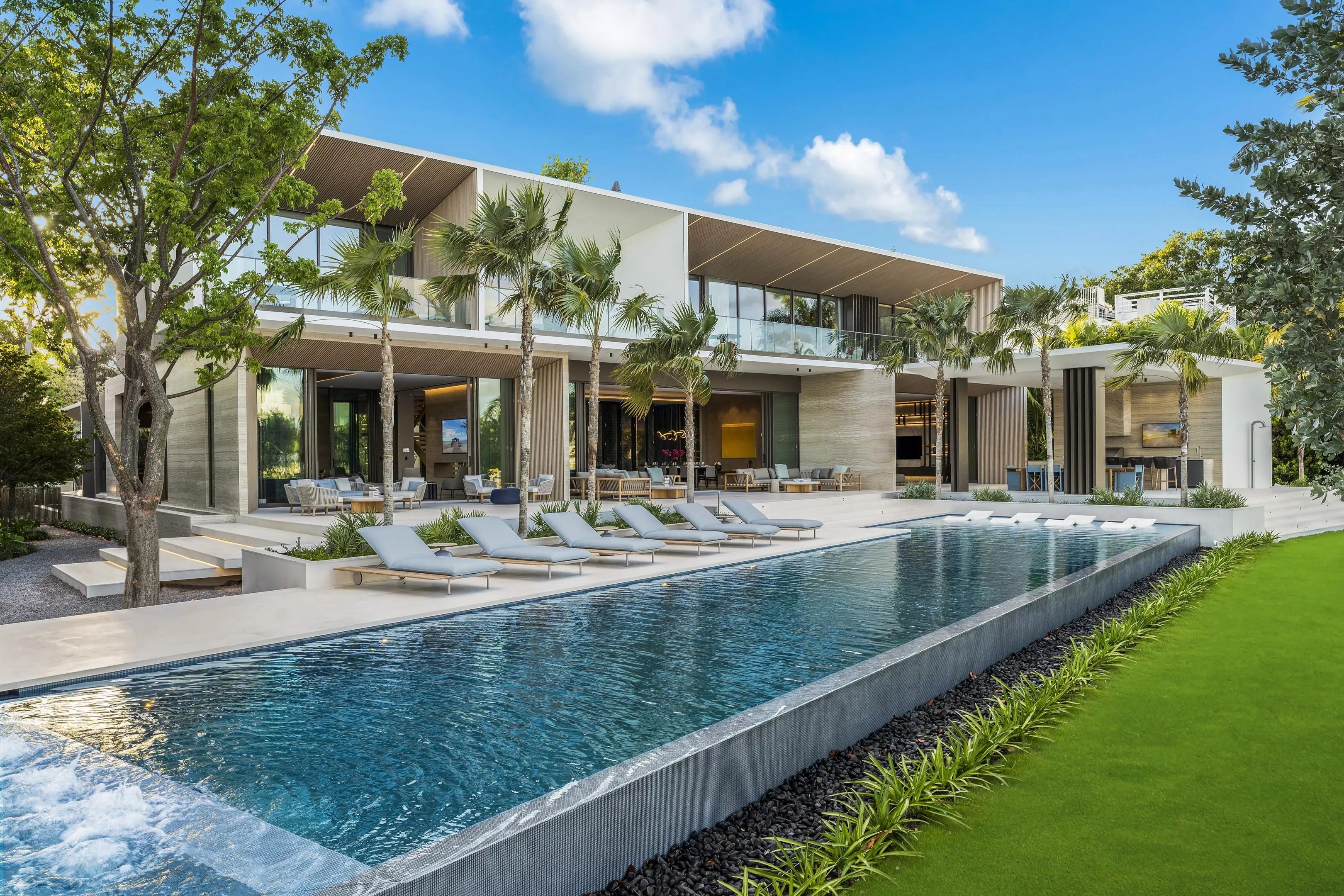 Massive modern Miami-area mansion with pool area
