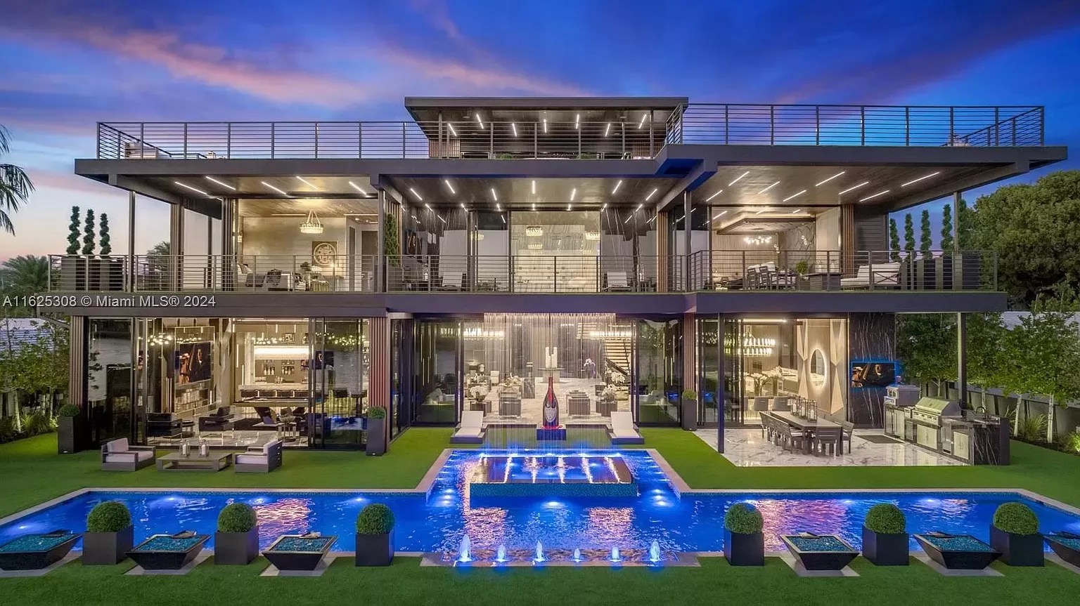 Backyard of $48 million mansion in Fort Lauderdale