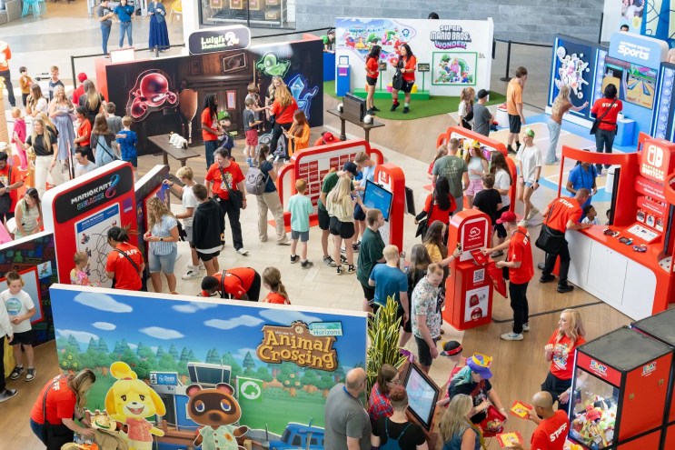 The crowd during a stop of the Play Nintendo Tour