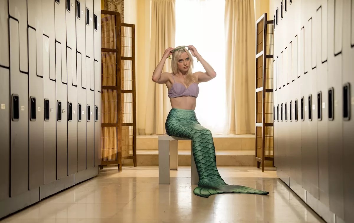 Still of Anna Faris dressed as a mermaid