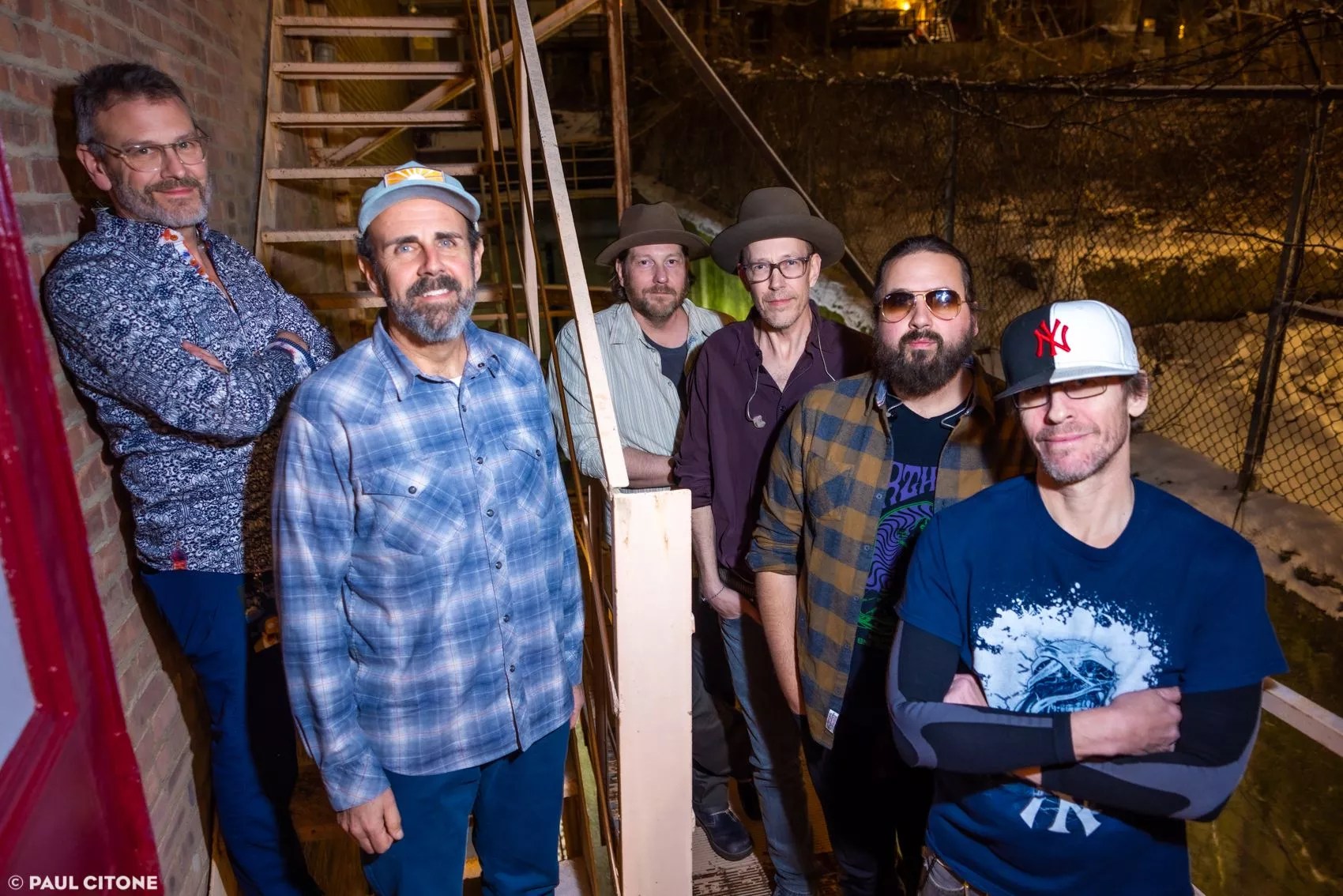 Portrait of the members of Moe