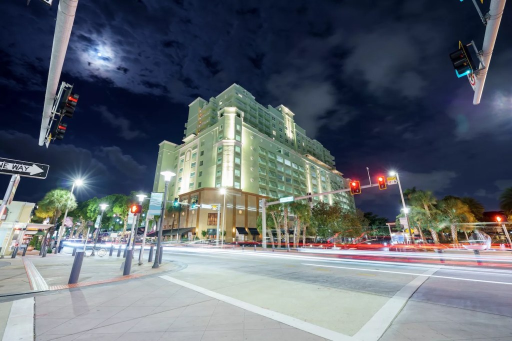 Nighttime view of Las Olas Boulevard in Fort Lauderdale